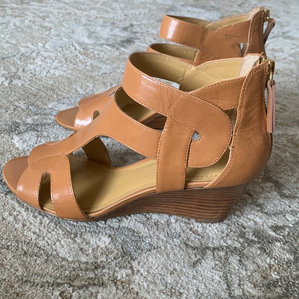 Nike West Sandals tan size 7